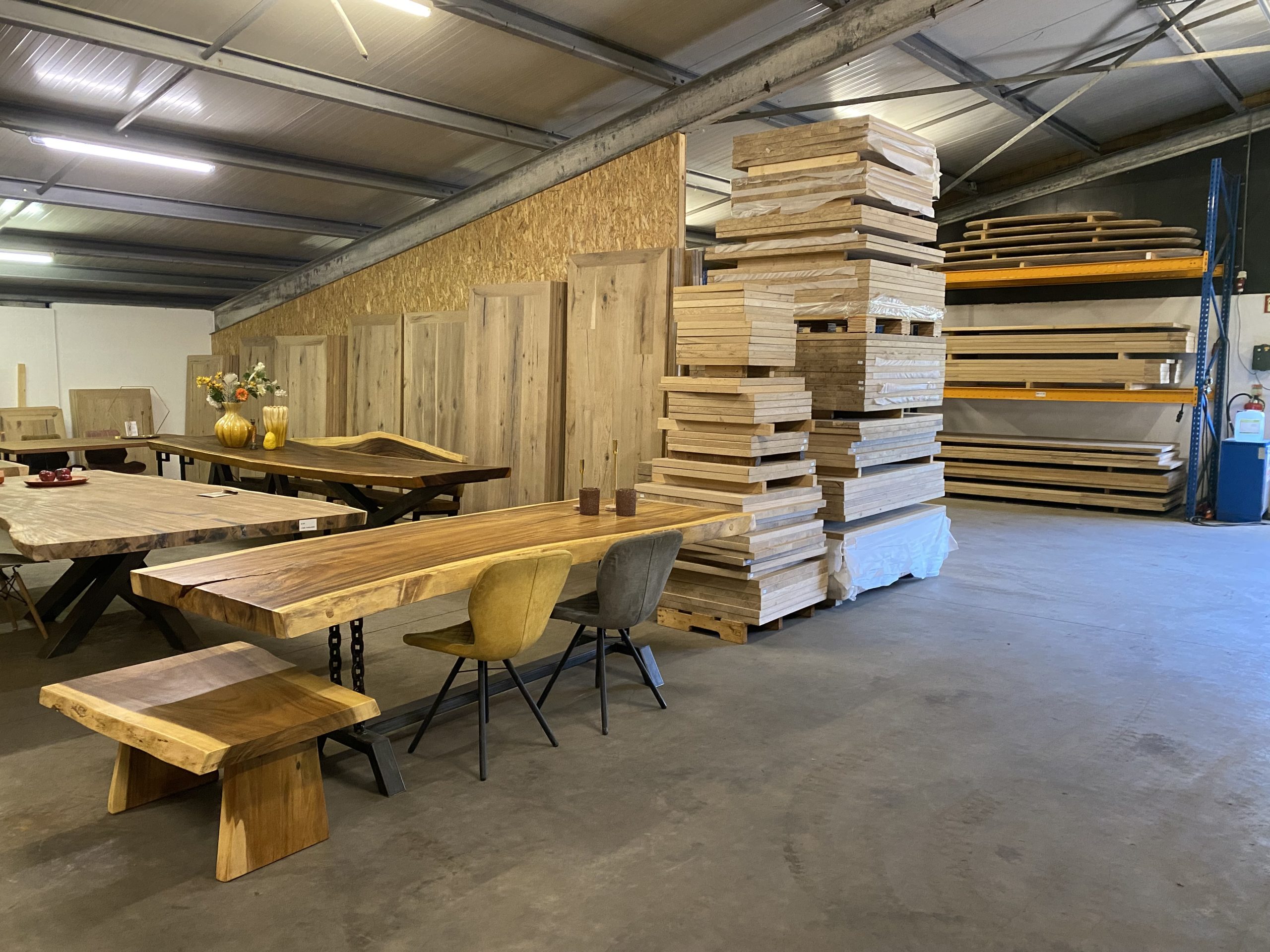Deel van de showroom van De Vloerenfabriek
